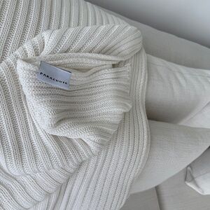 Parachute white oversized rib knit throw